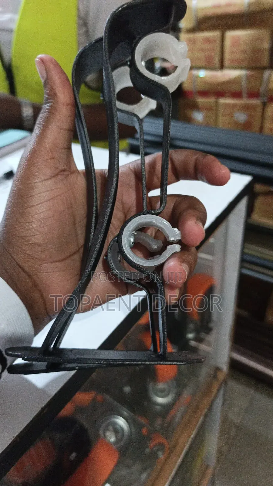 Black Powder Coated Double Bracket With Plastic Inner Curve