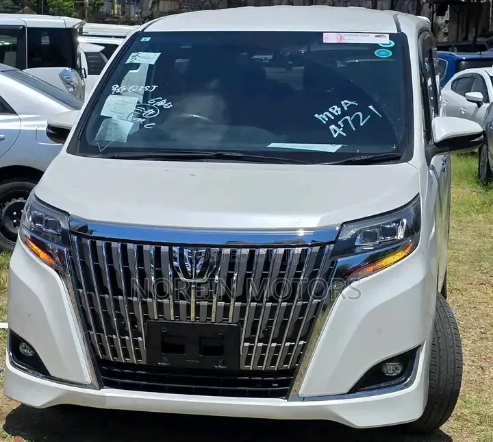 Toyota Esquire 2.0 AWD (7 seater) 2019 Off white