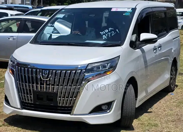 Toyota Esquire 2.0 AWD (7 seater) 2019 Off white