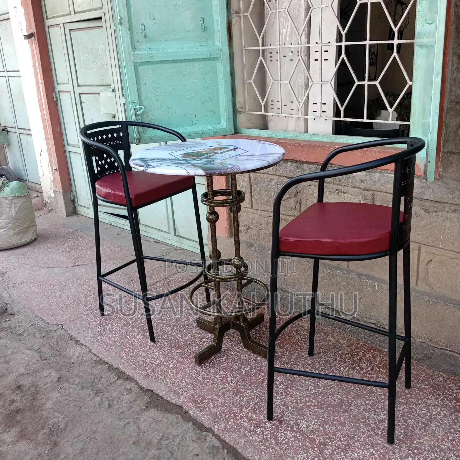 Statuesque Bar Set