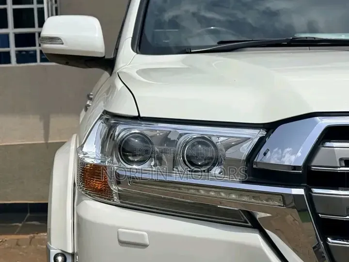 Toyota Land Cruiser 2019 White