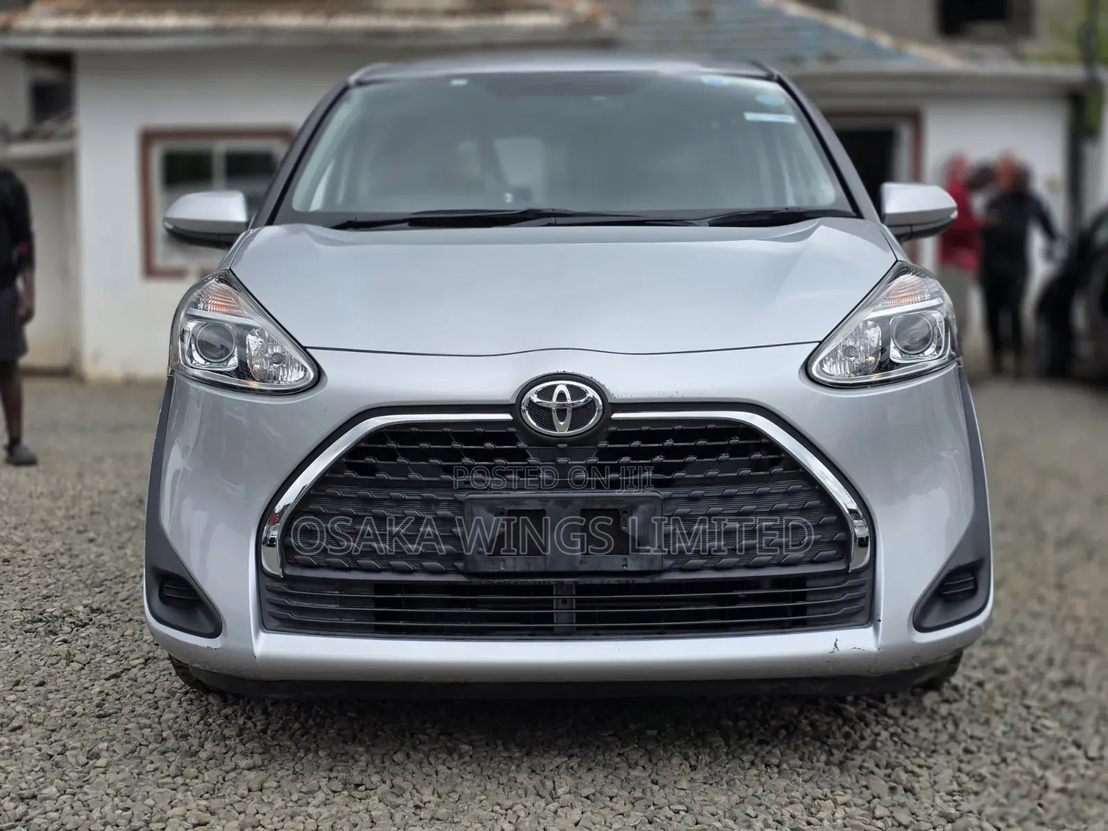 Toyota Sienta 2020 Silver
