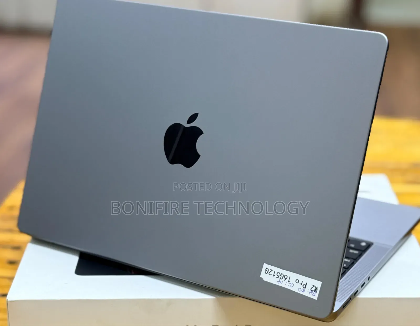 Laptop Apple MacBook Pro 2022 M2 16GB Apple M2 SSD 512GB