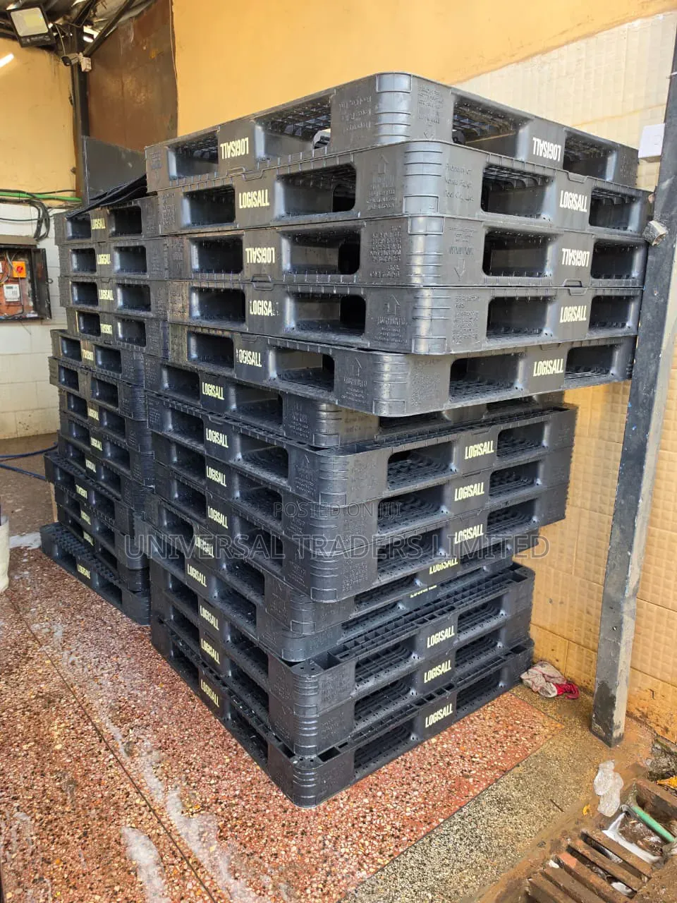 Plastic Pallets -Durable High Load Capacity for Warehouse Use. 02