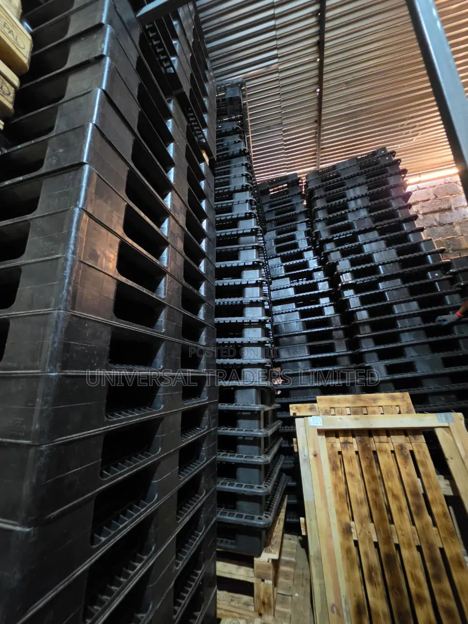Plastic Pallets -Strong Industrial Quality Long Lasting. 03
