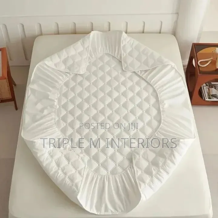 White Waterproof Mattress Protector Easy to Wash