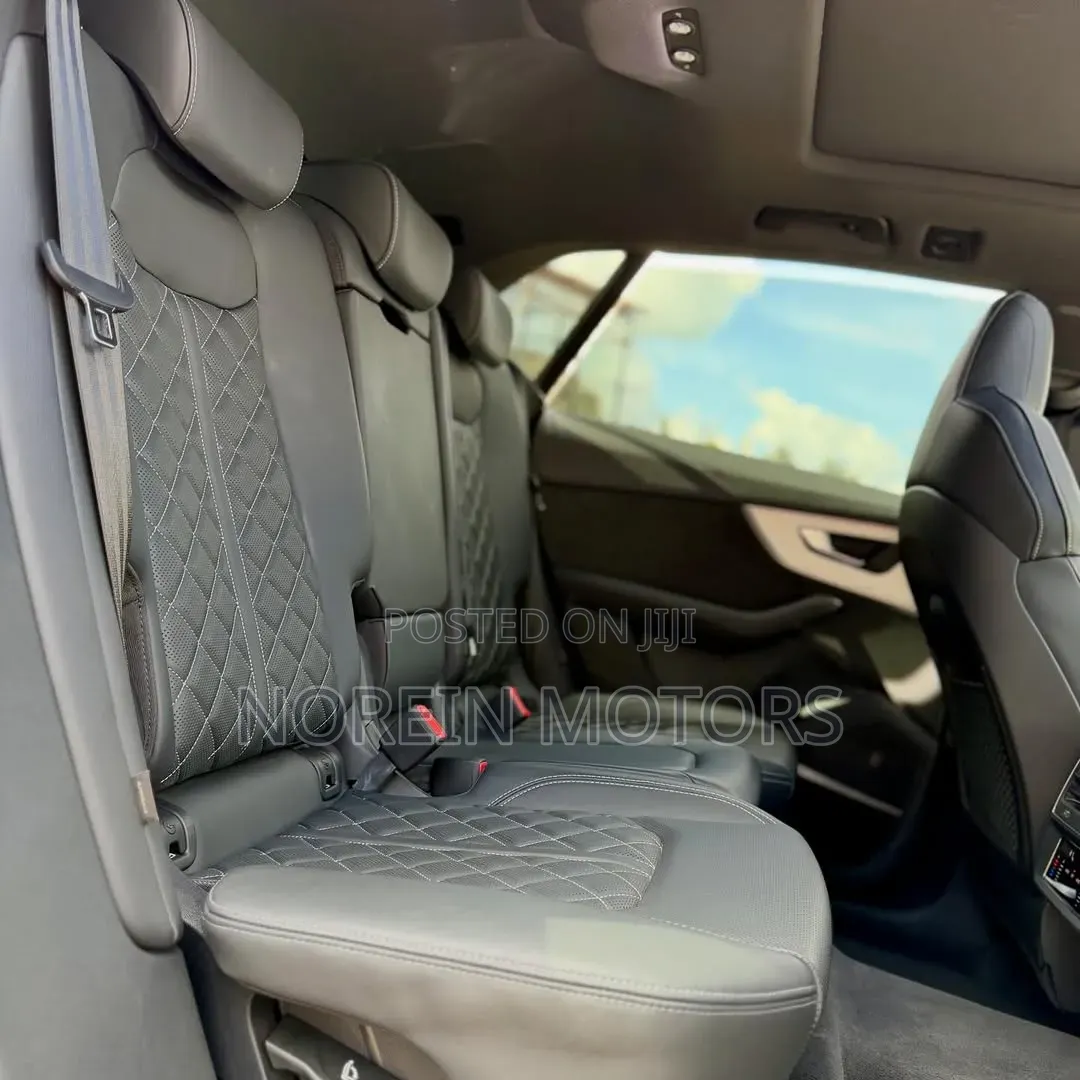 Audi Q8 2021 Blue