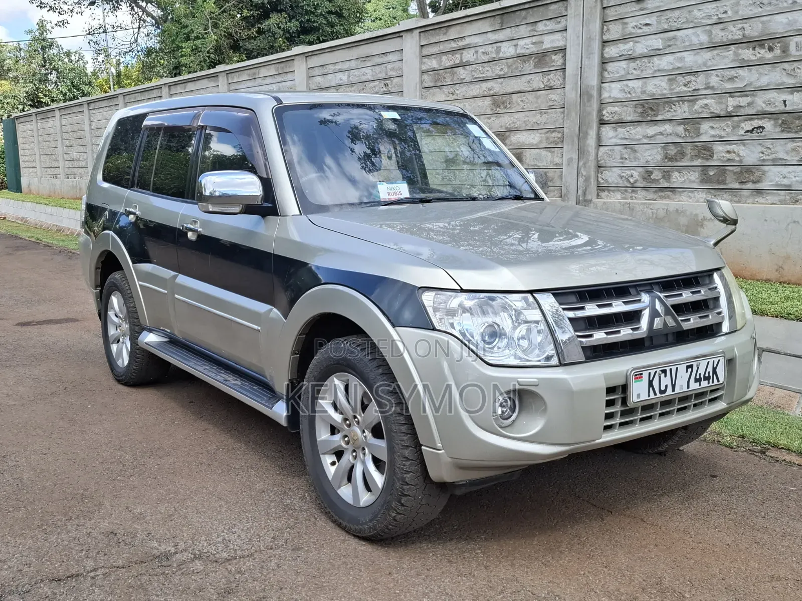Mitsubishi Pajero 3.2 Di-Dc GLS 2012 Gray