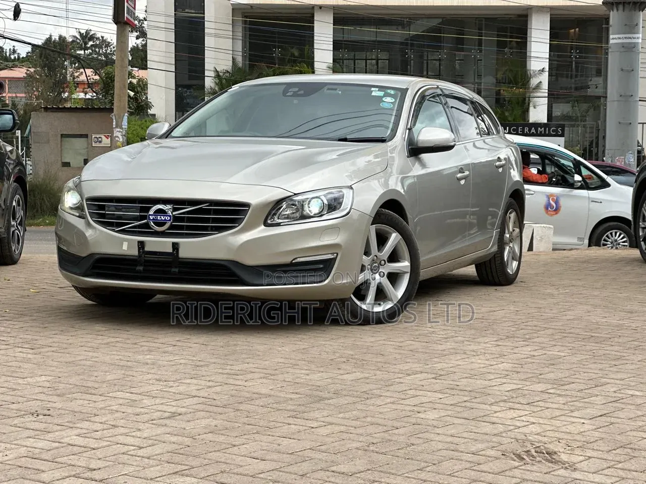 Volvo V60 2018 Beige