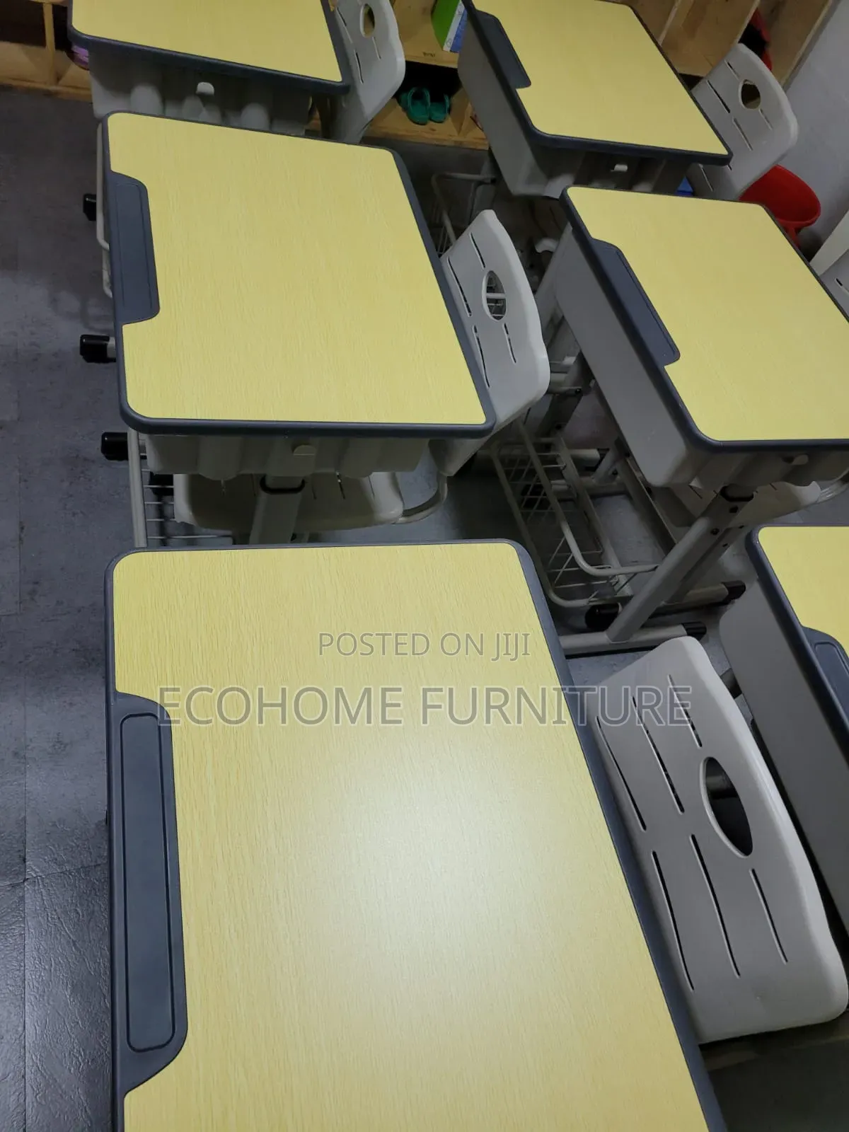 Classic Adjustable Kids Study Desk and Chair Chair Set