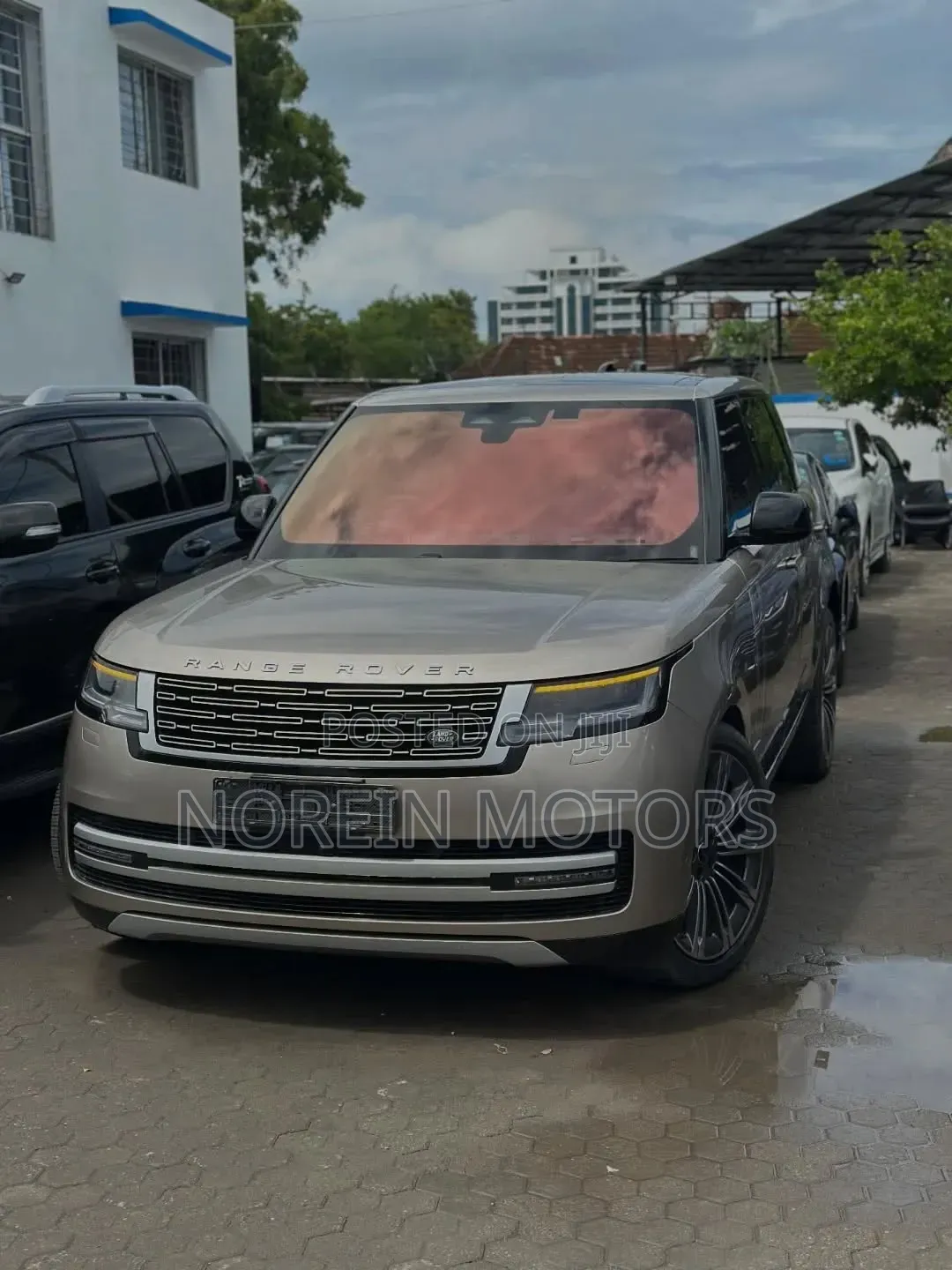 Land Rover Range Rover Vogue 2022 Gold