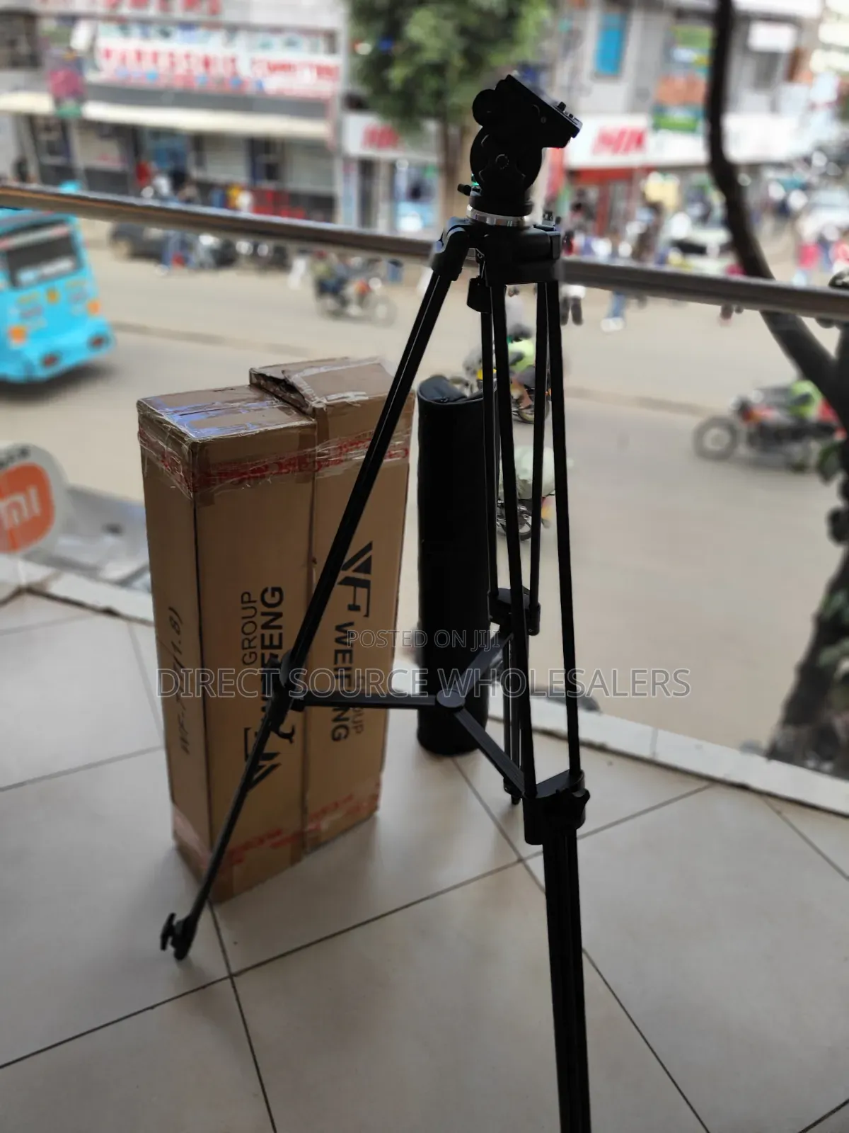 Weifeng 717 Commercial Tripod Stand