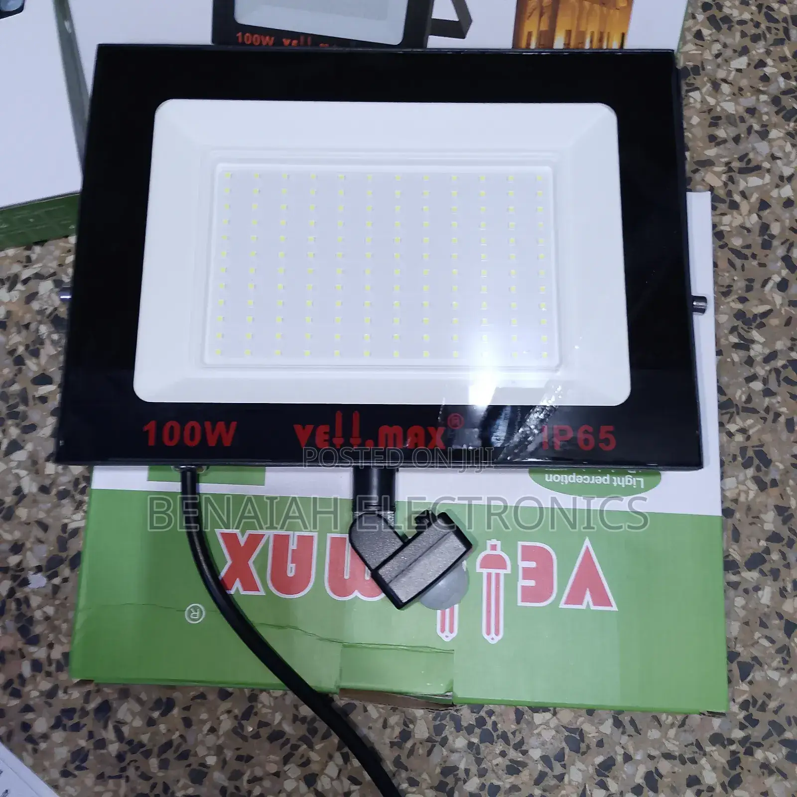 Credible Vellmax Floodlight 100watts Inbuilt Motion Sensor, Waterproof