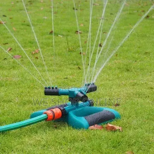 Auto-Rotating Water Garden Sprinkler With 3 Arms