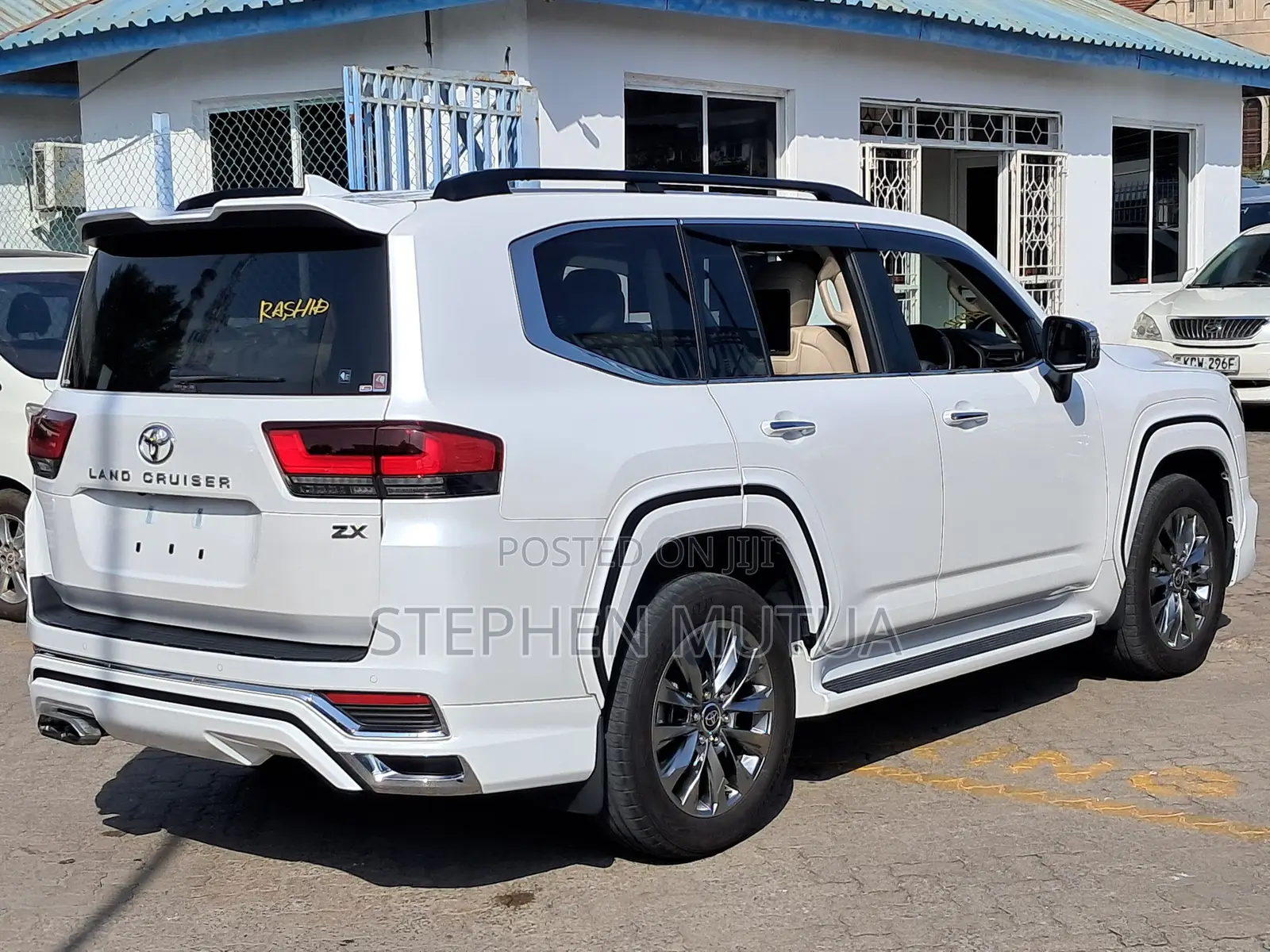 Toyota Land Cruiser LC300 2023 White