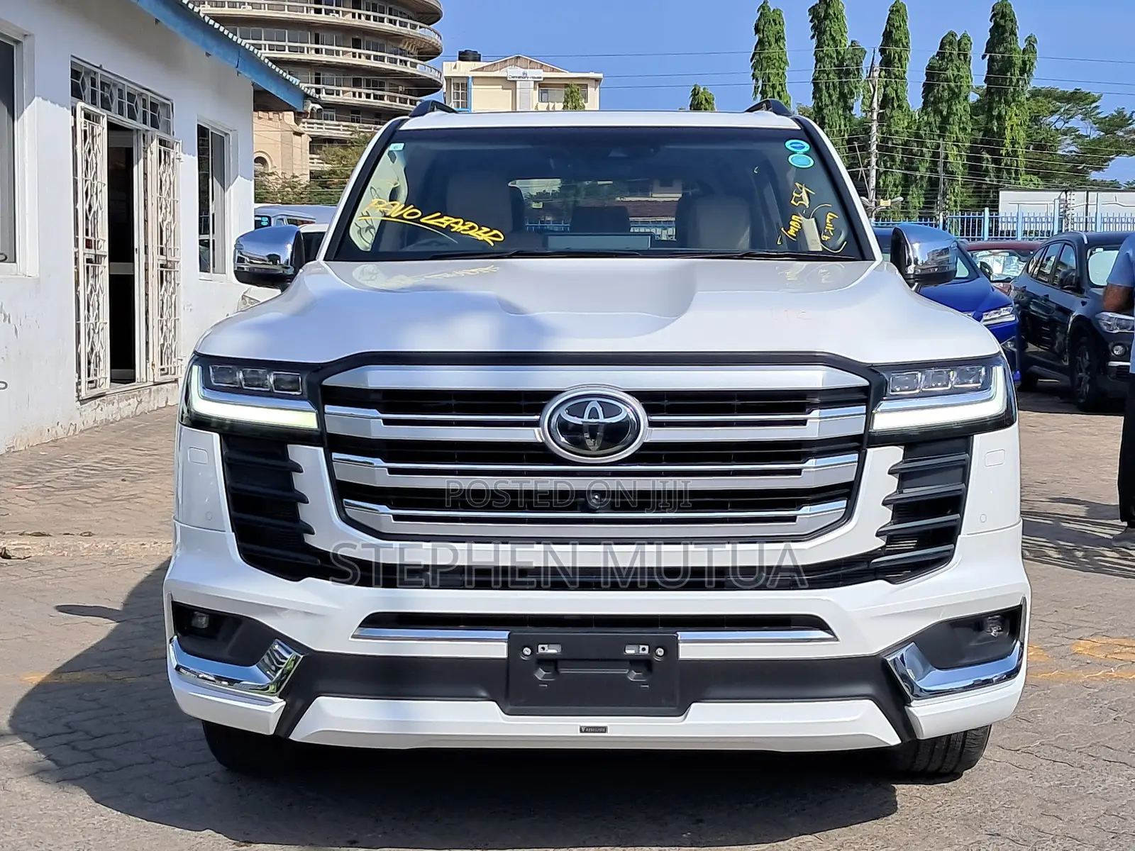 Toyota Land Cruiser LC300 2023 White