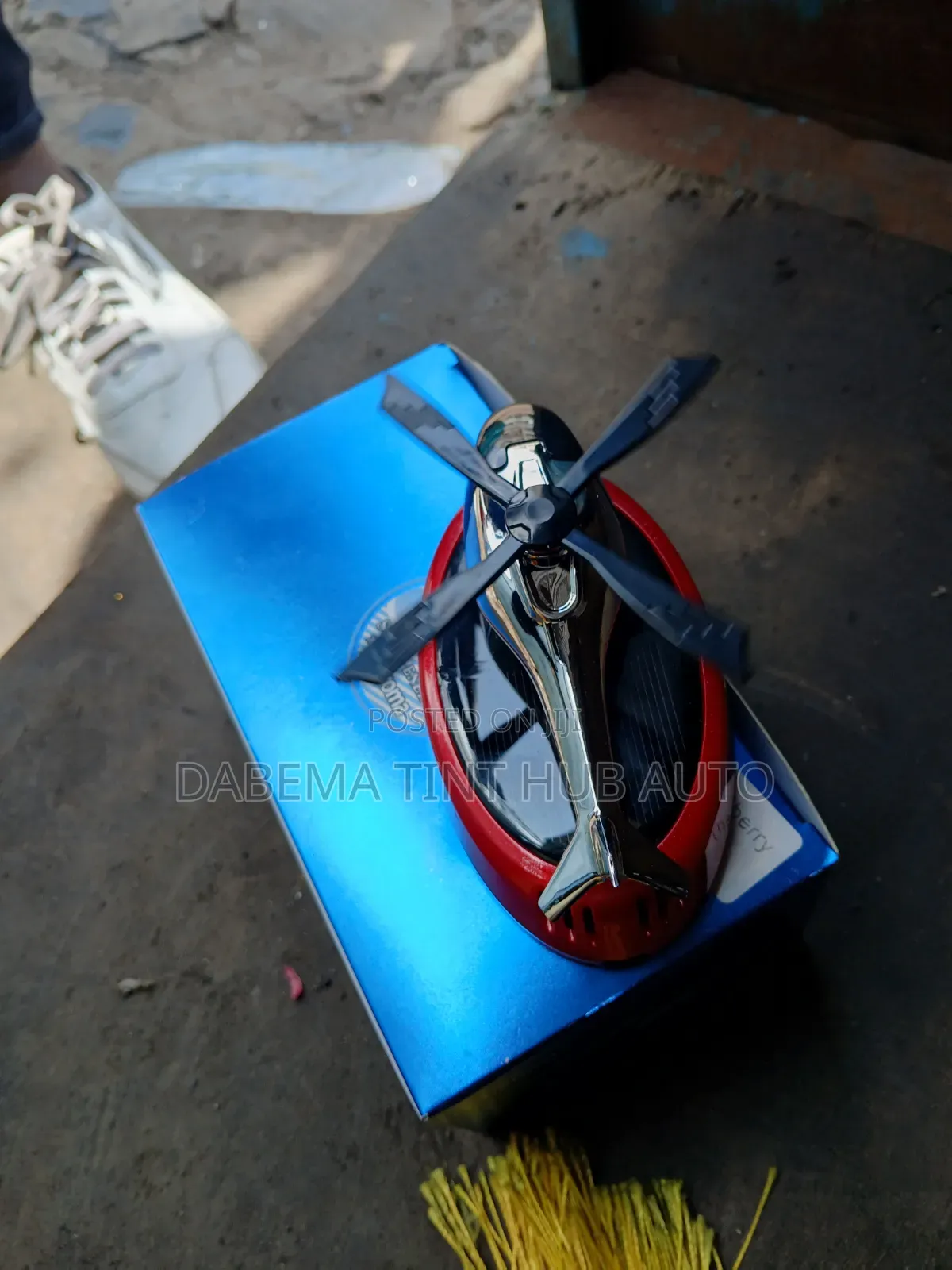 Aeroplane Solar Car Air Freshener – Rotating Propeller Diffuser