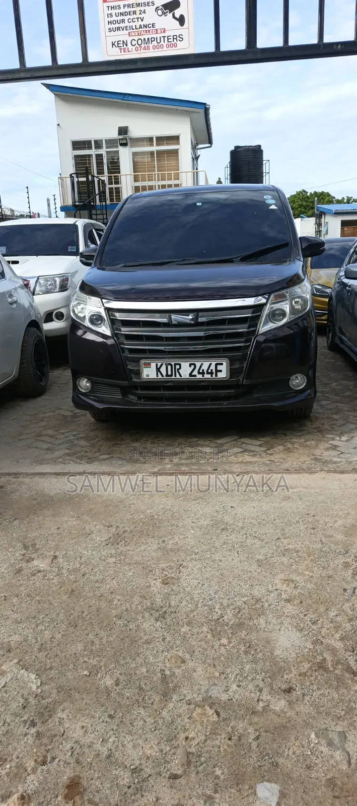 Toyota Noah 2.0 FWD (8 Seater) 2017 Purple