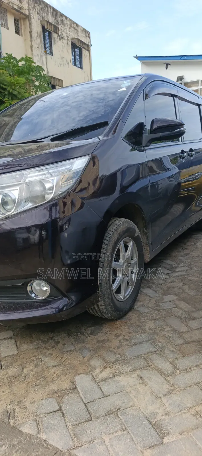 Toyota Noah 2.0 FWD (8 Seater) 2017 Purple