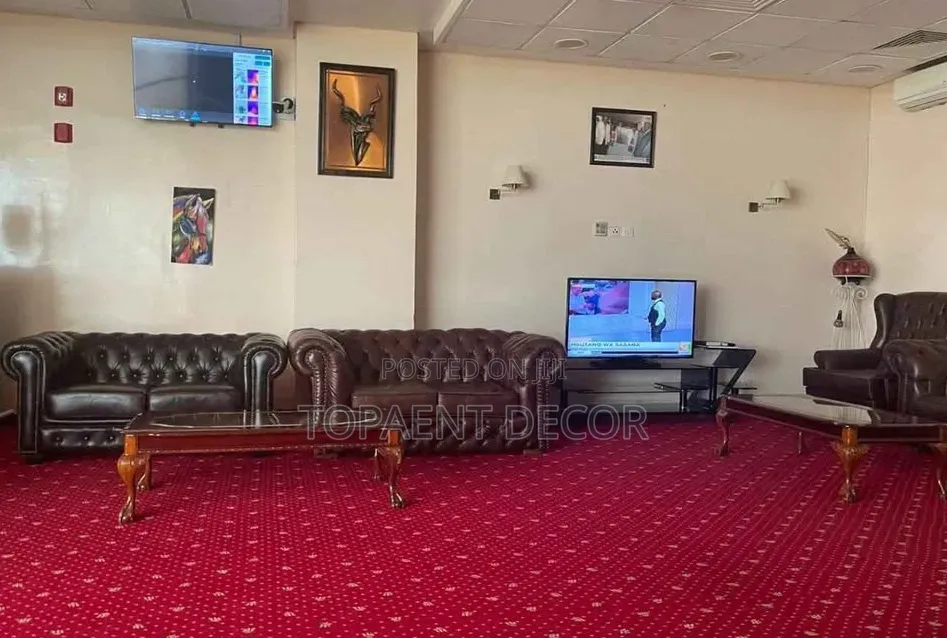 Elegant Office Carpet Finish With Presidential Wall to Wall Carpets