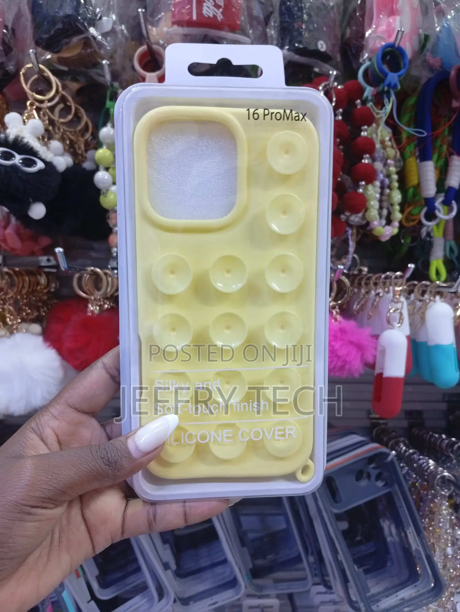 iPhone 16 Pro Max Case Withintegrated Suction Cups for Hands-Free Grip