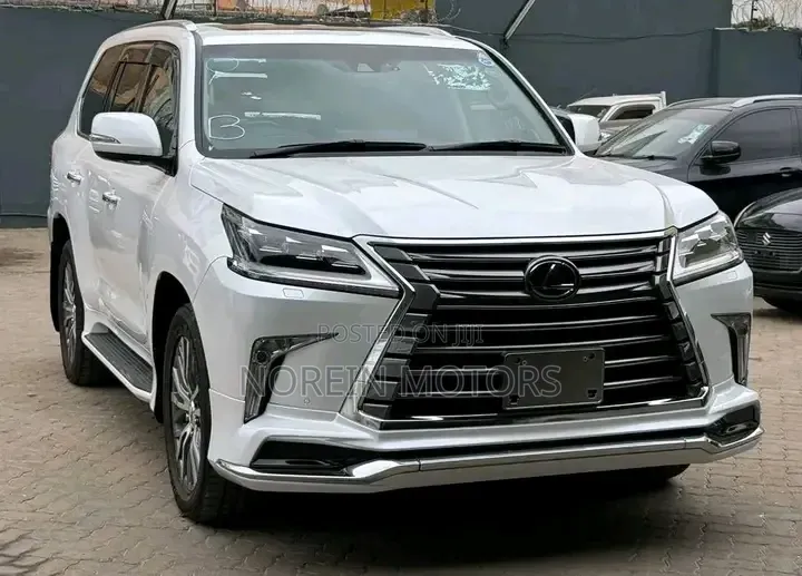 Lexus LX 570 AWD 2019 White