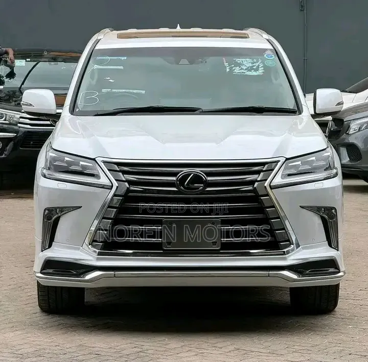 Lexus LX 570 AWD 2019 White