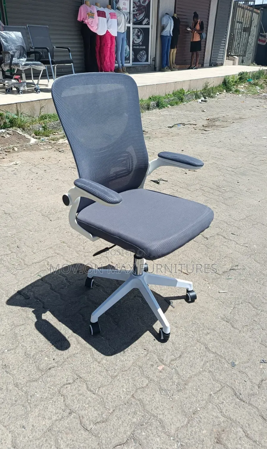 Comfy Armless Adjustable Chair