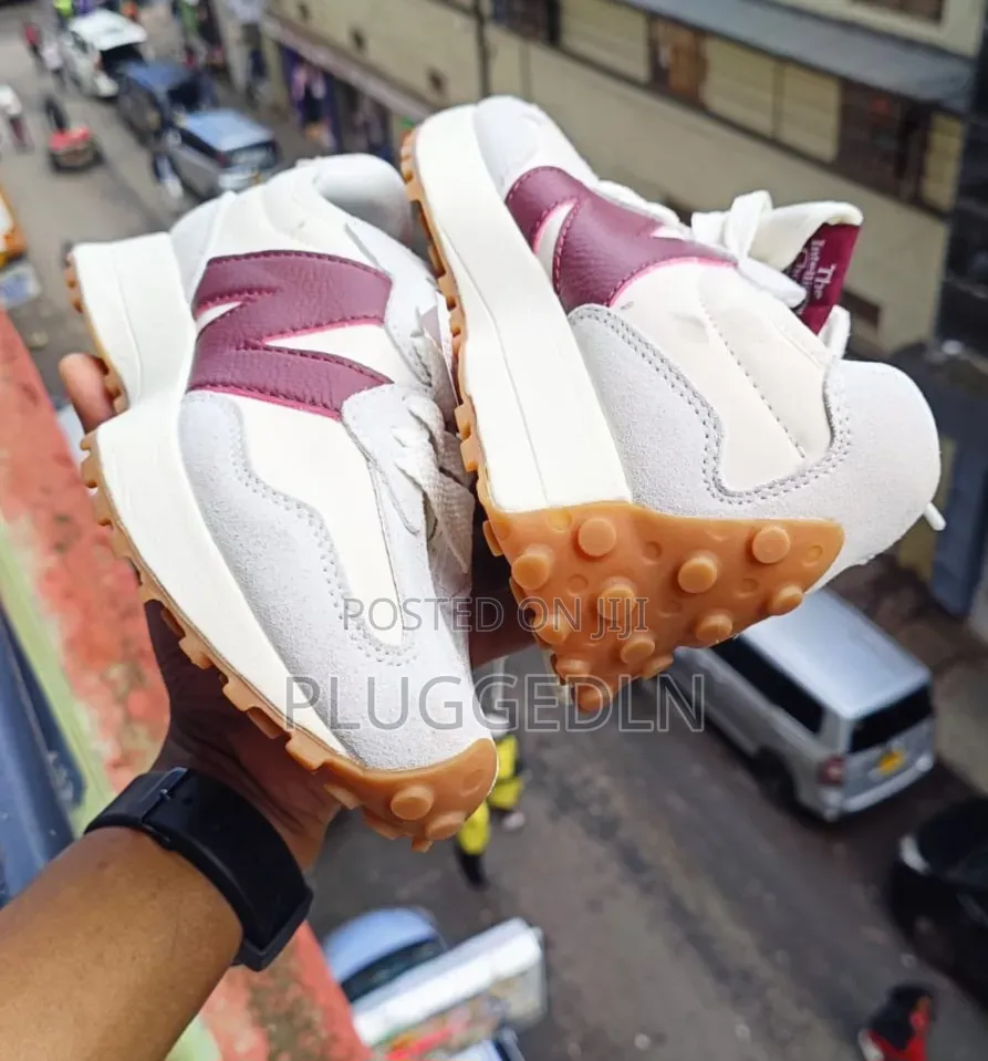 New Balance 327 Off-White Sneakers