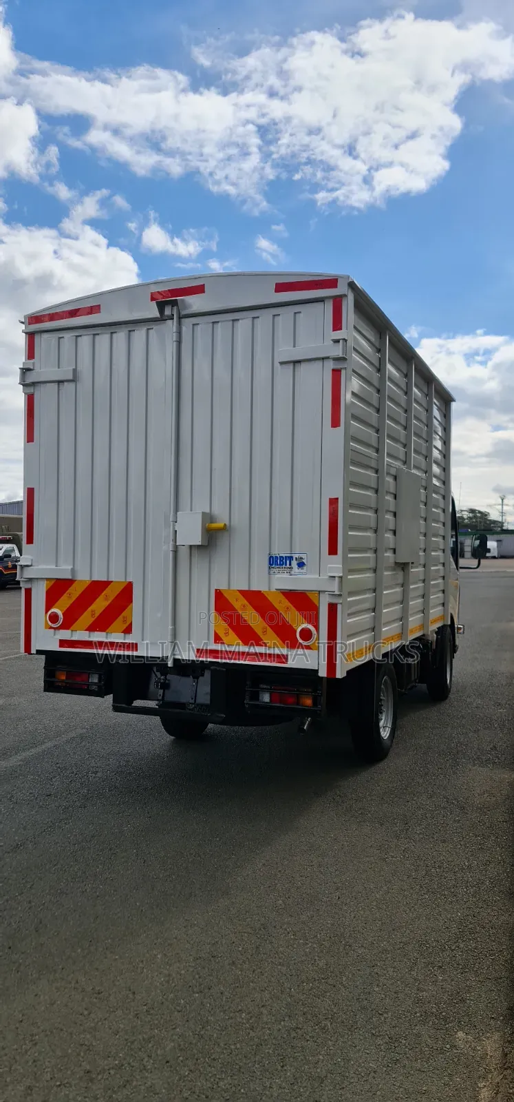 Isuzu NLR 2026 White