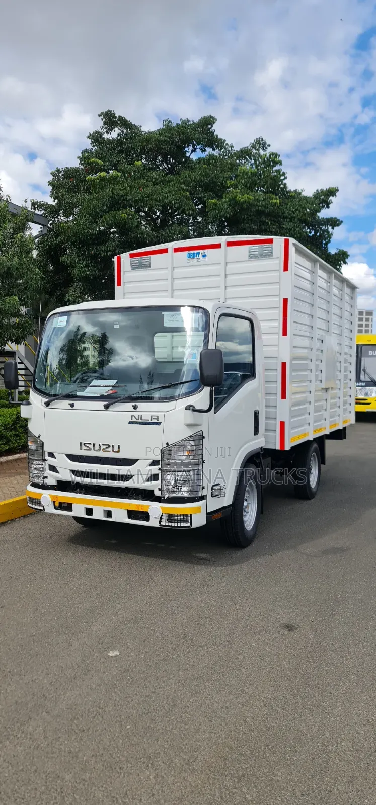 Isuzu NLR 2026 White