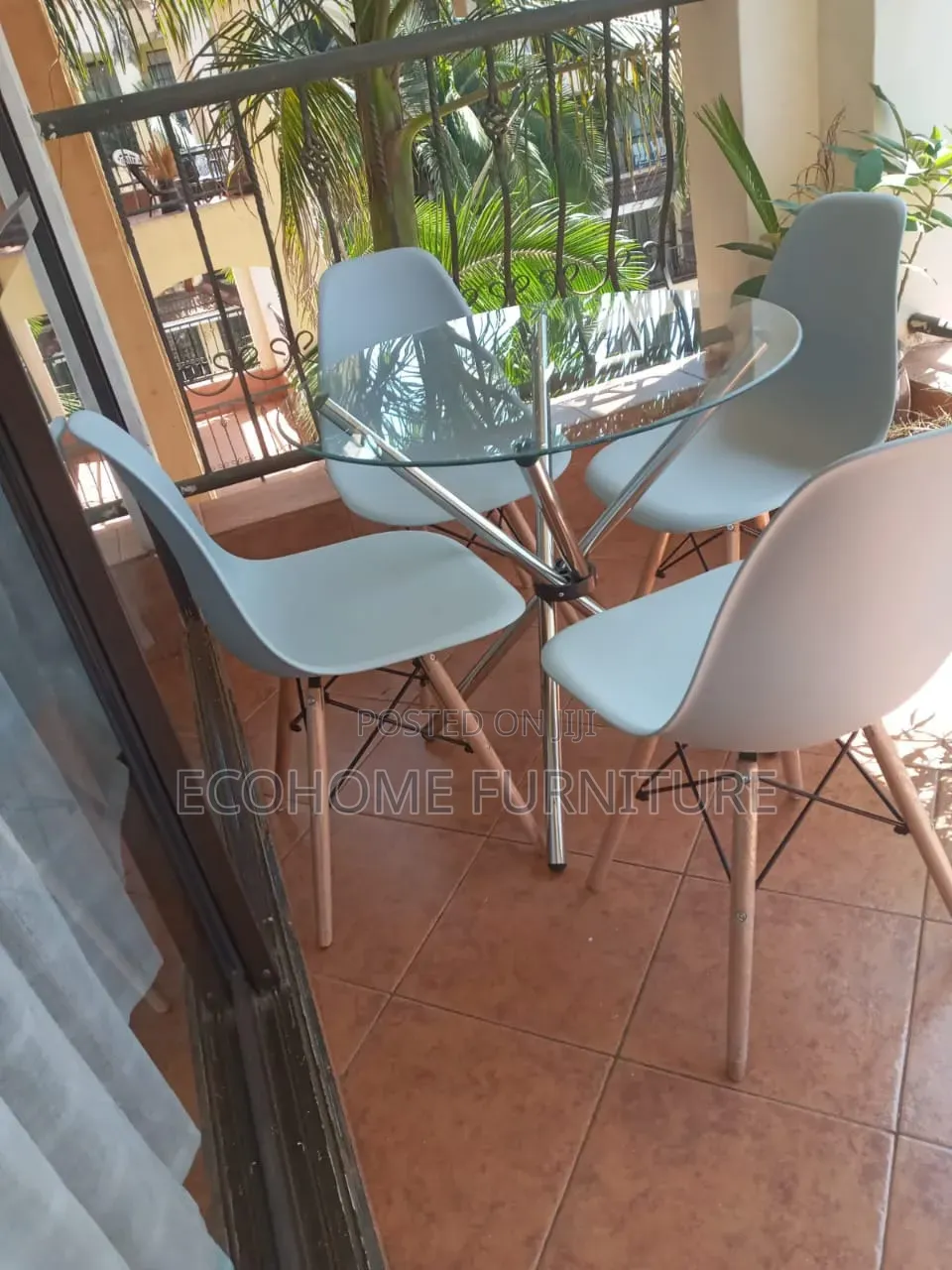 4 Seater Round Dinning Set