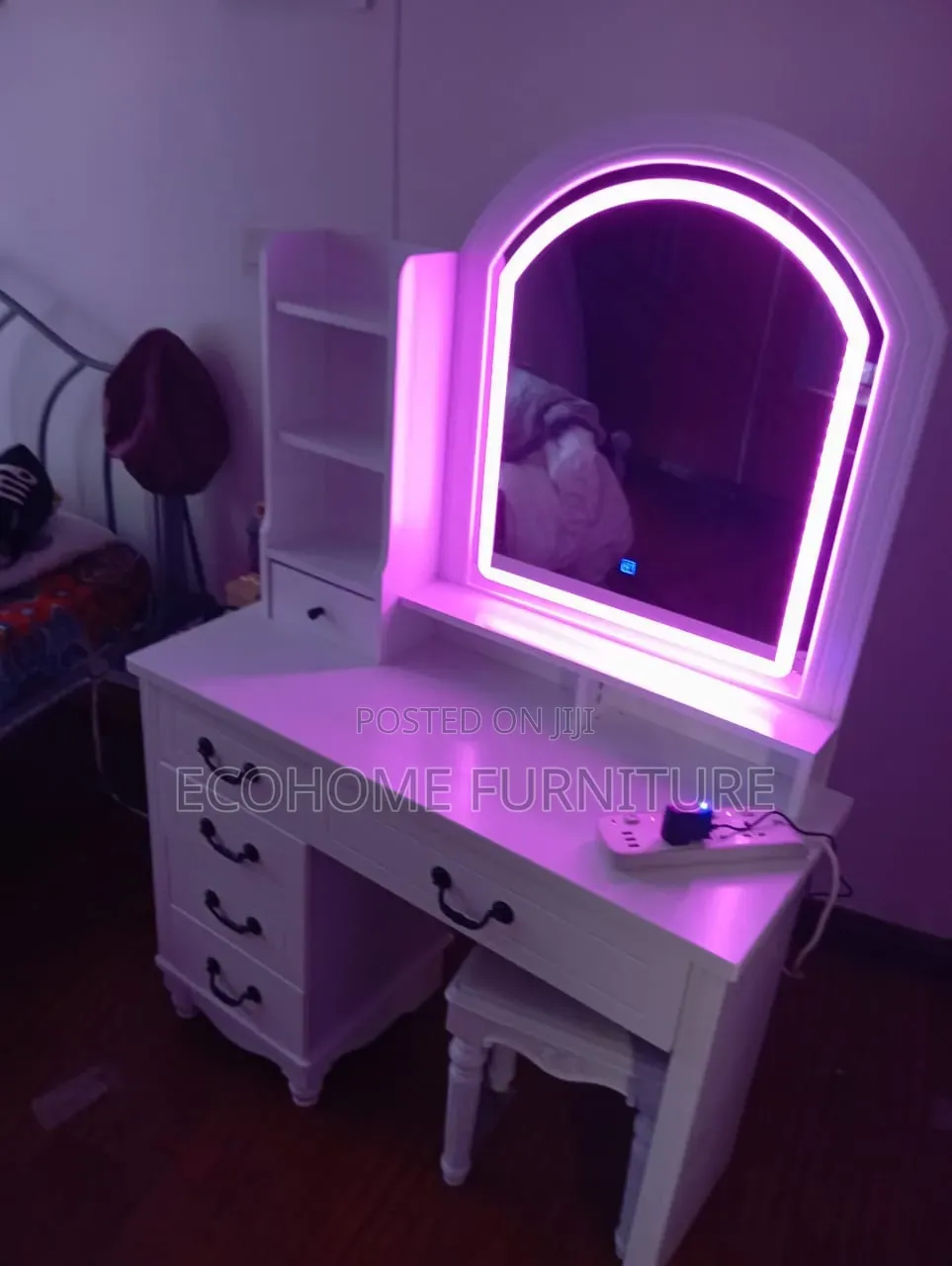 Dressing Table With Lighted Mirror