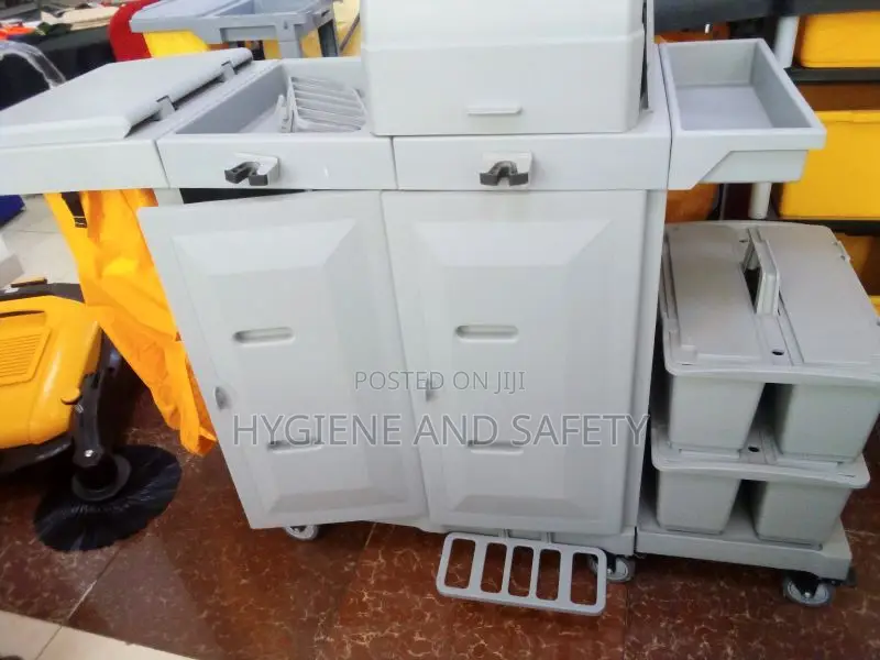 Janitorial/Housekeeping Cleaning Cart