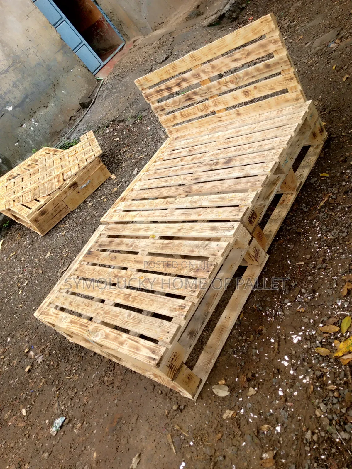 Blazed 5*6 Pallet Bed. Pallet Torched Paterned