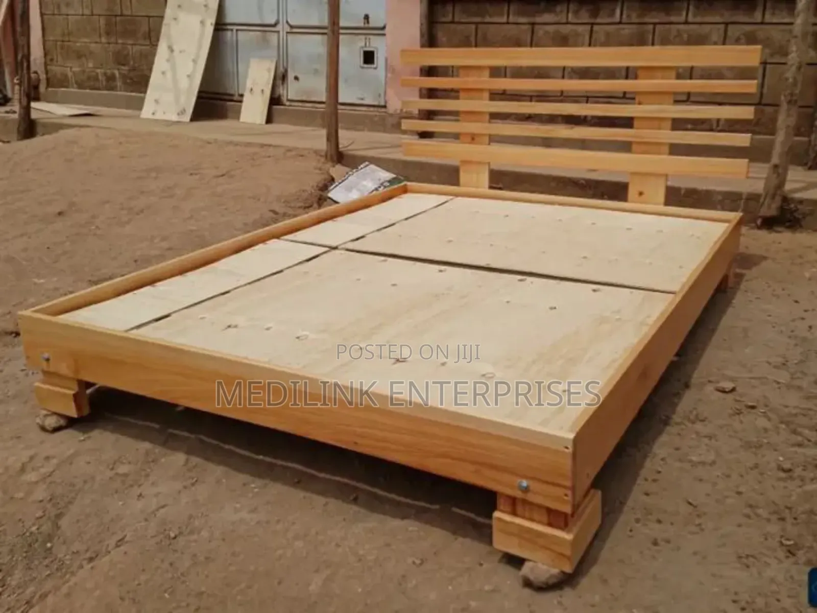 Meggy's Comb Headboard Boxbed 6*6