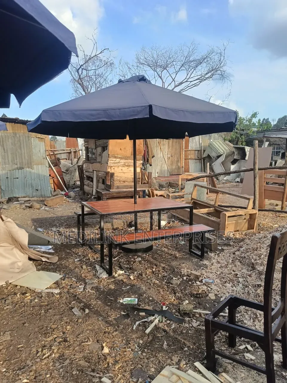Customized Metallic Bench +Parasol