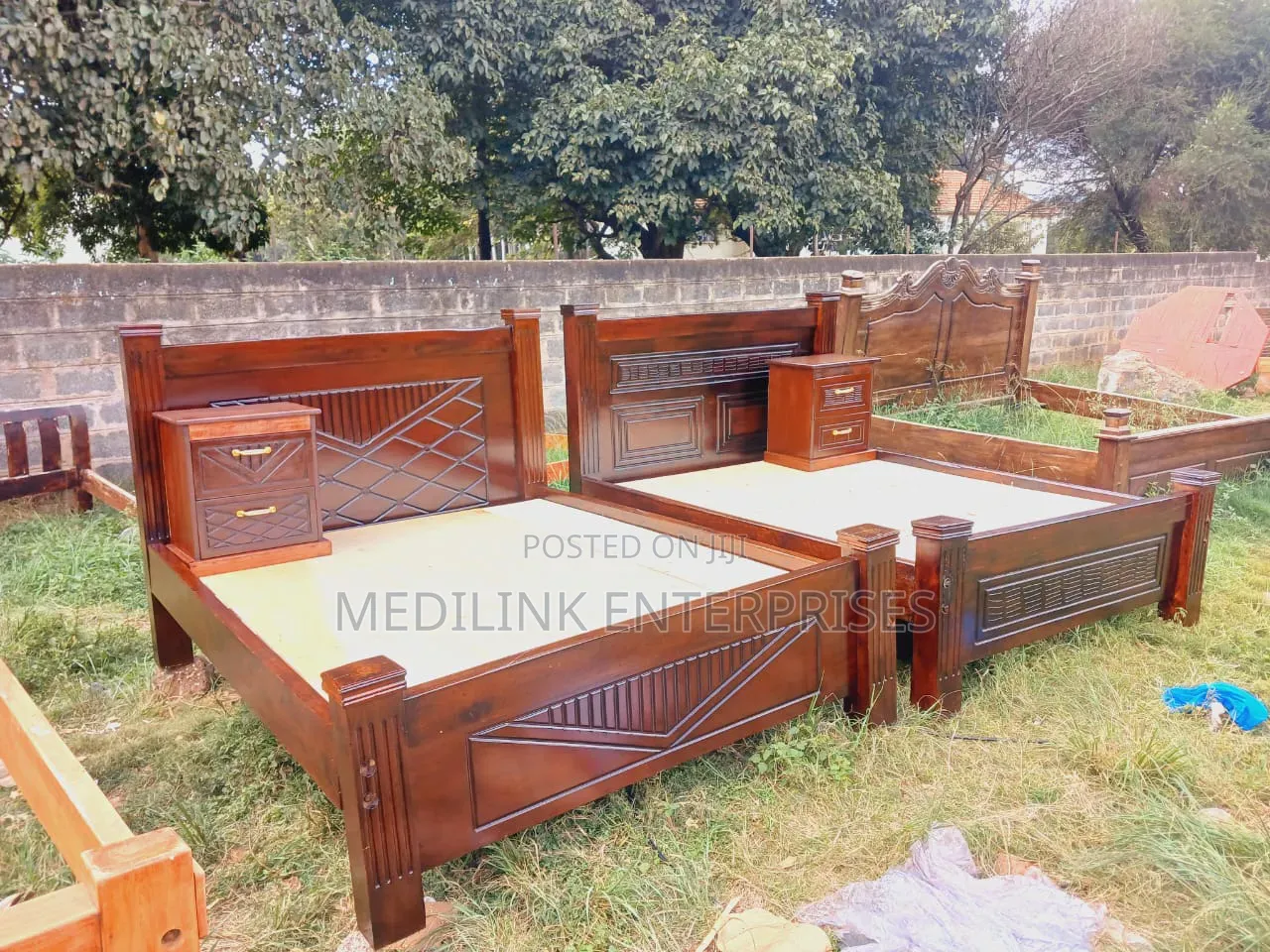 Twin Mahogany Crafted 5"6 Beds Queen Sized