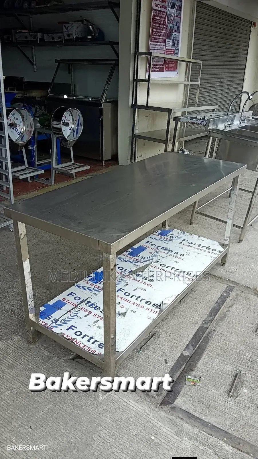 Modern Shinyware 4*2ft Ss 304 Stainless Steel Working Tables