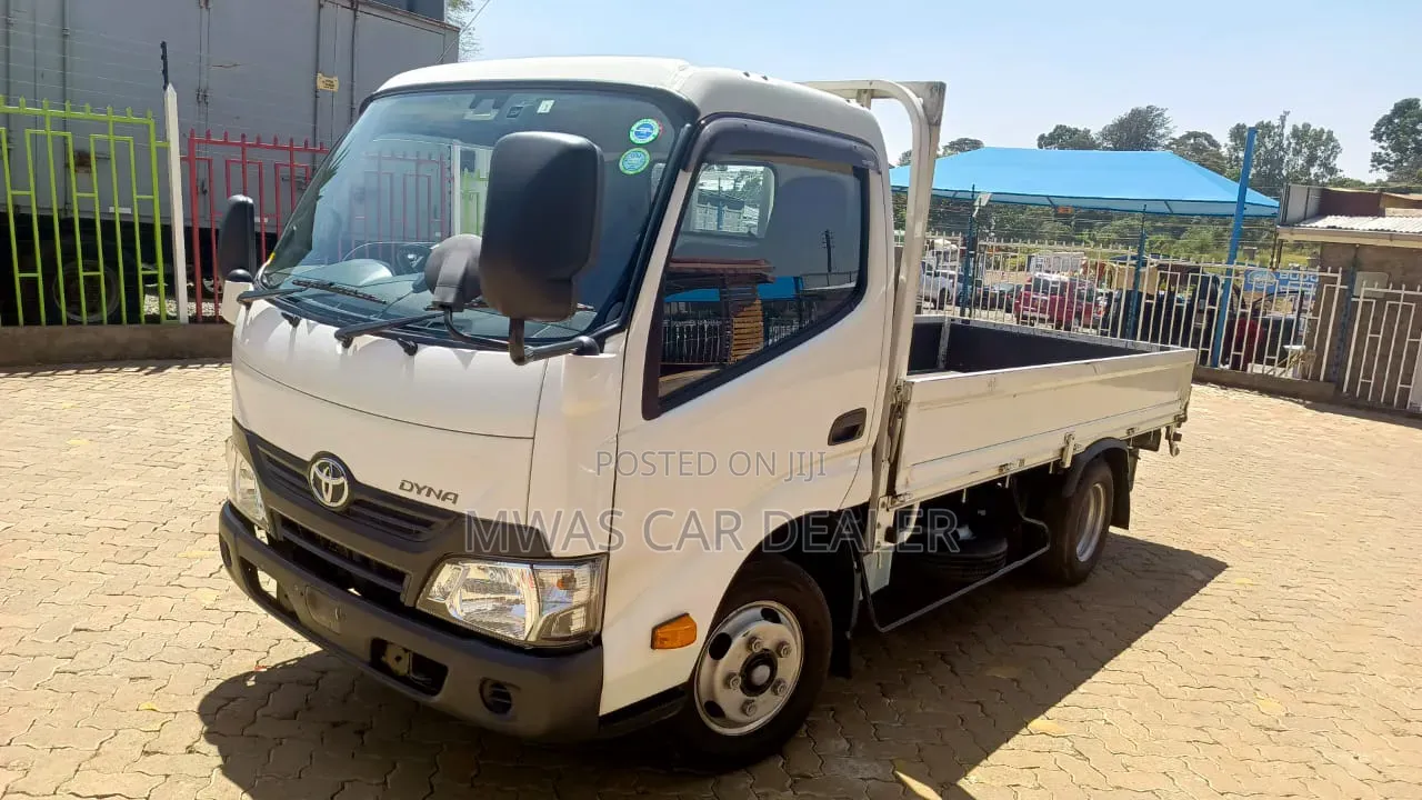Selling Toyota Dyna Diesel 2016 White