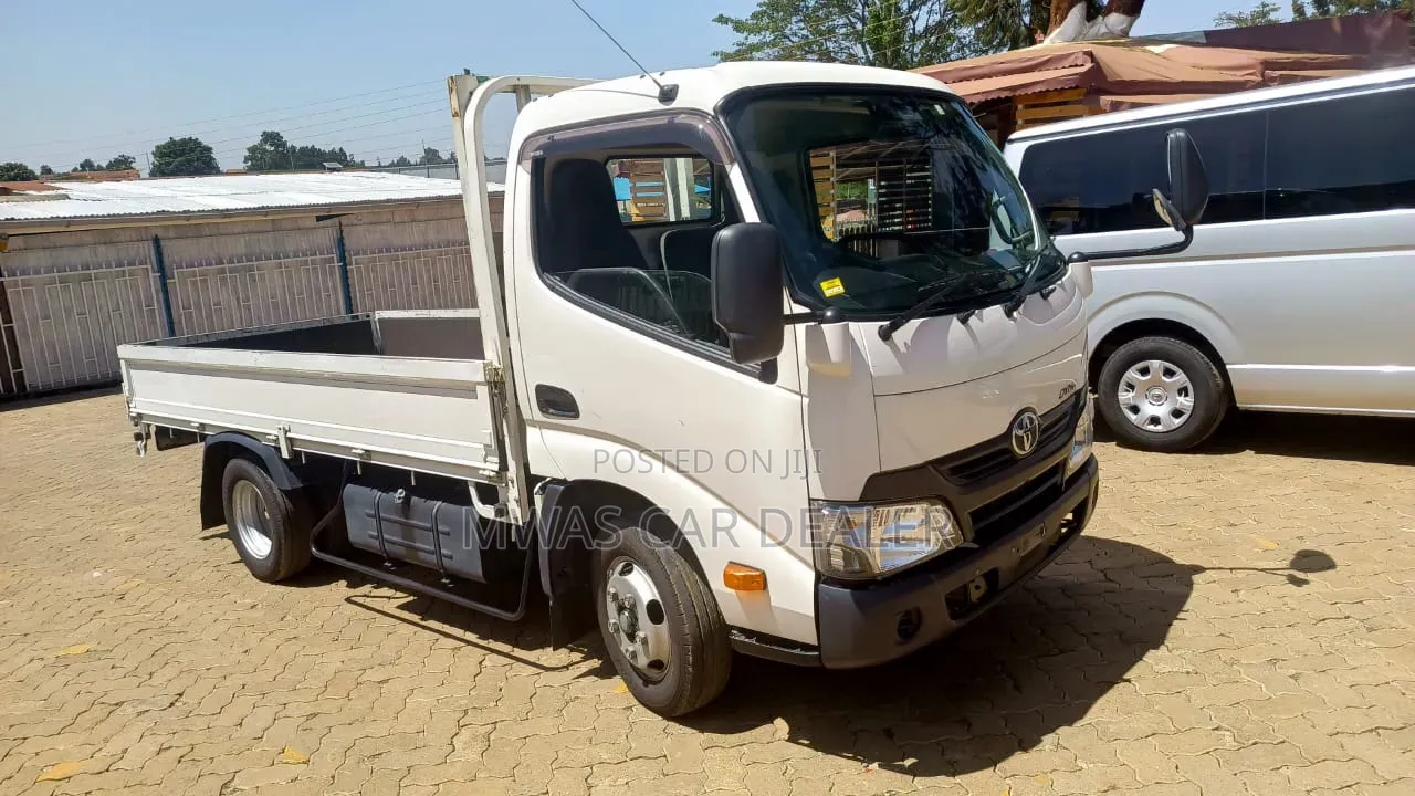 Selling Toyota Dyna Diesel 2016 White