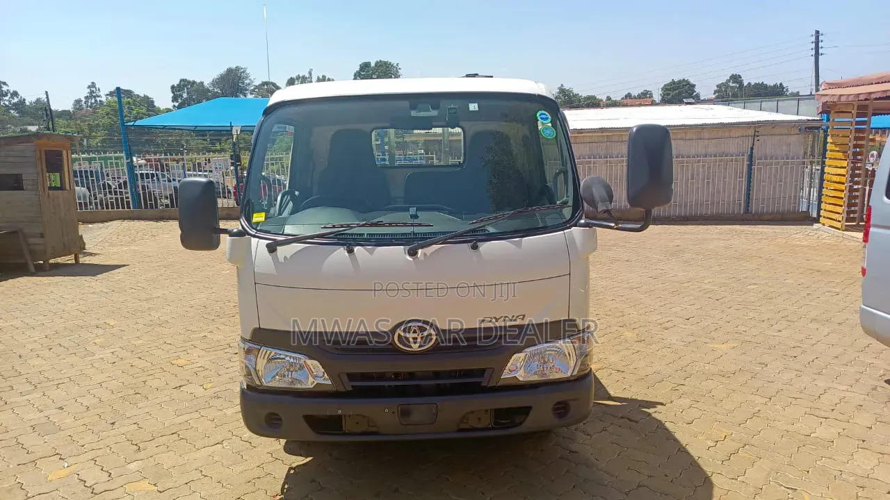 Selling Toyota Dyna Diesel 2016 White