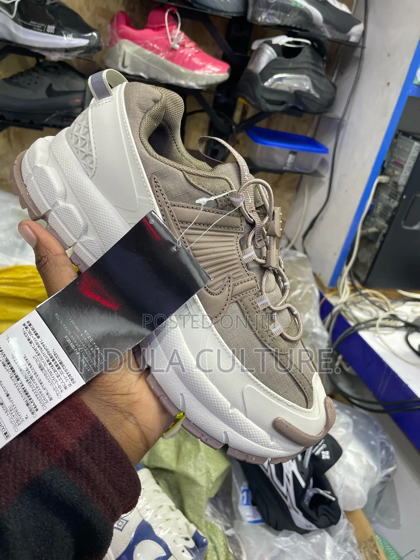 Nike Zoom Vomero 5 Roam