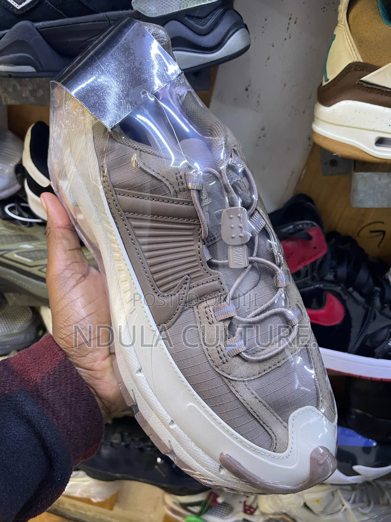 Nike Zoom Vomero 5 Roam