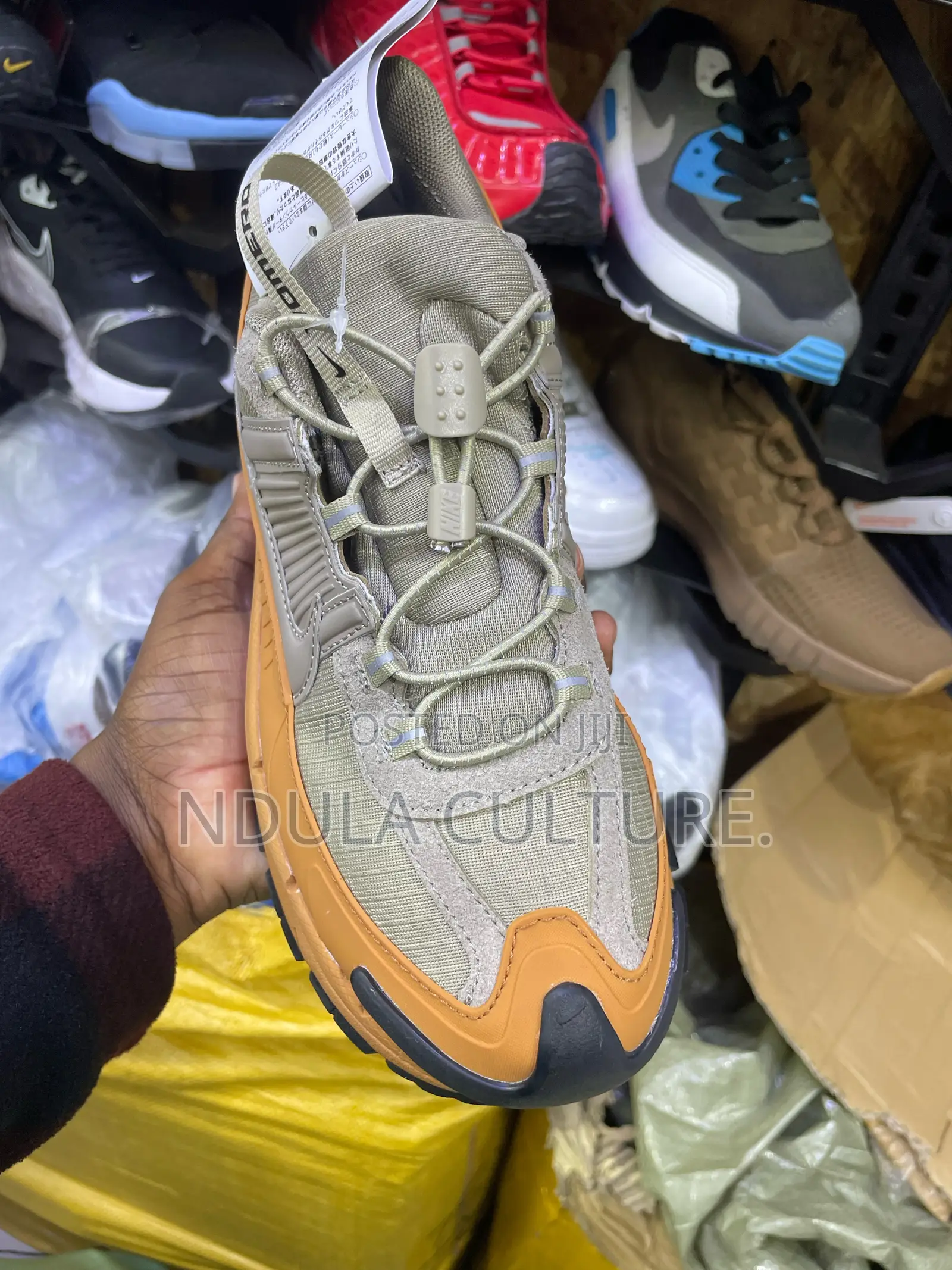 Nike Zoom Vomero 5 Roam