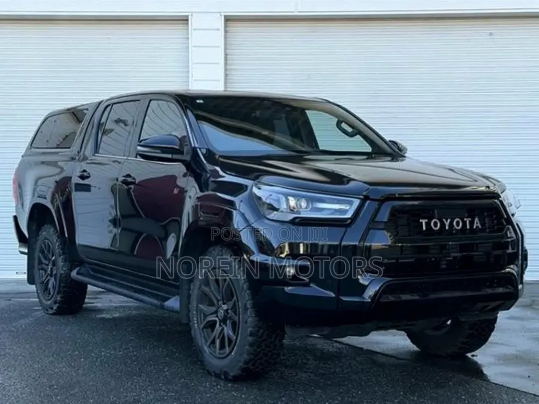 Toyota Hilux 2023 Black