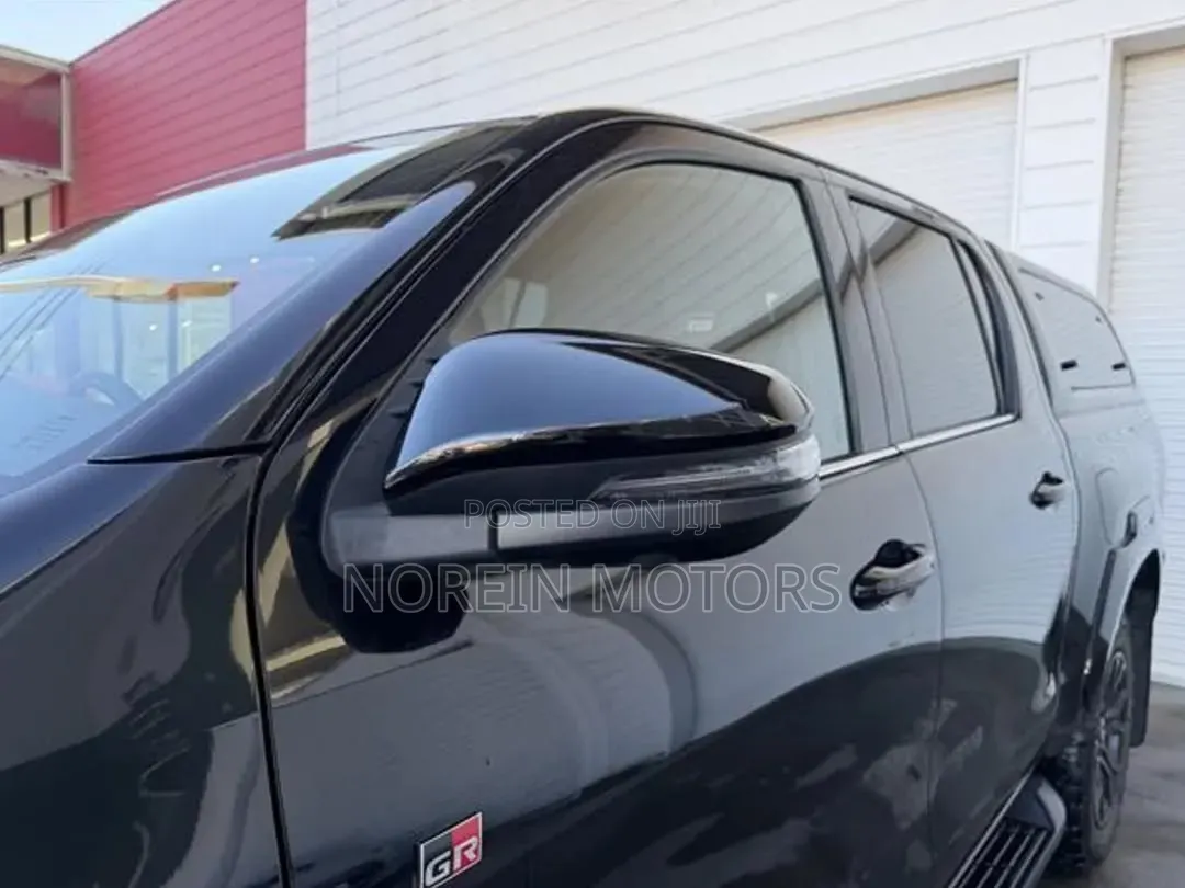 Toyota Hilux 2023 Black