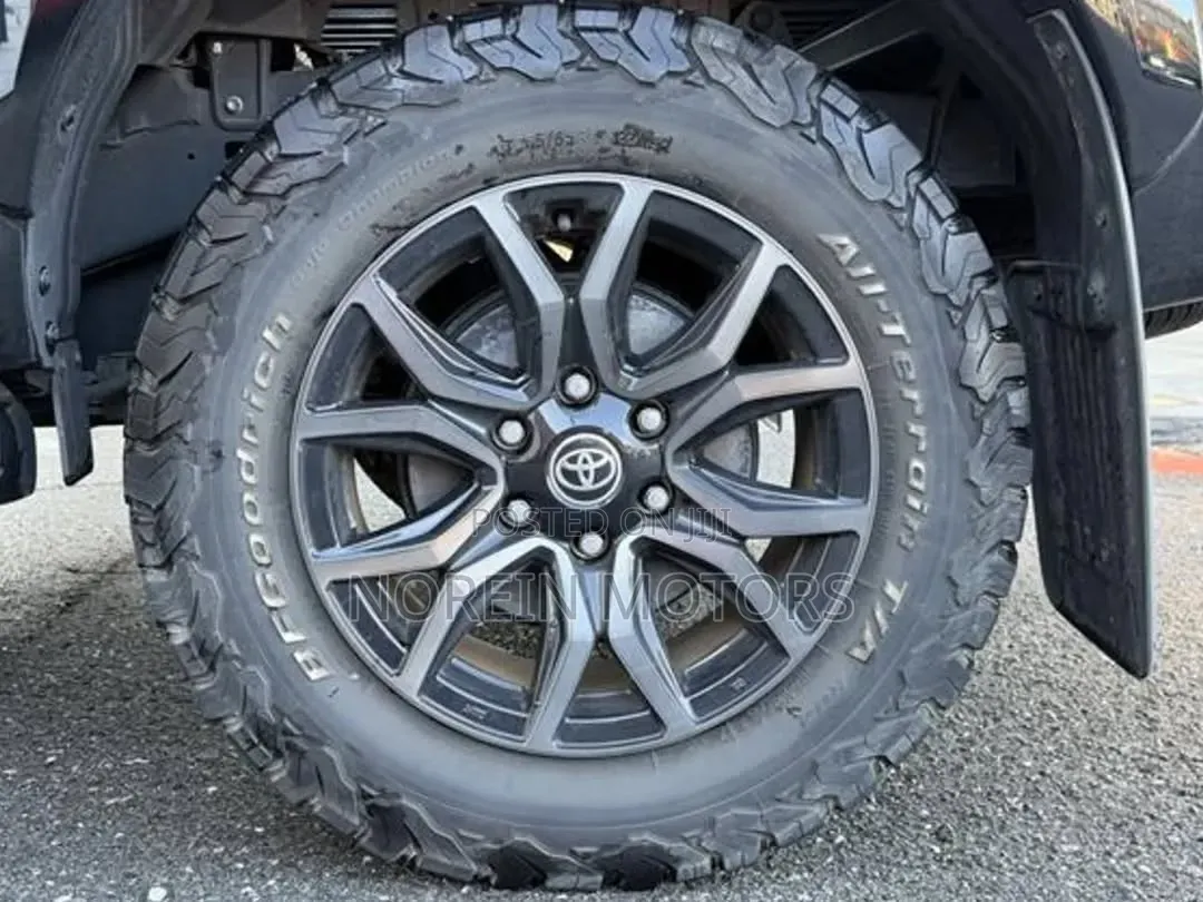 Toyota Hilux 2023 Black