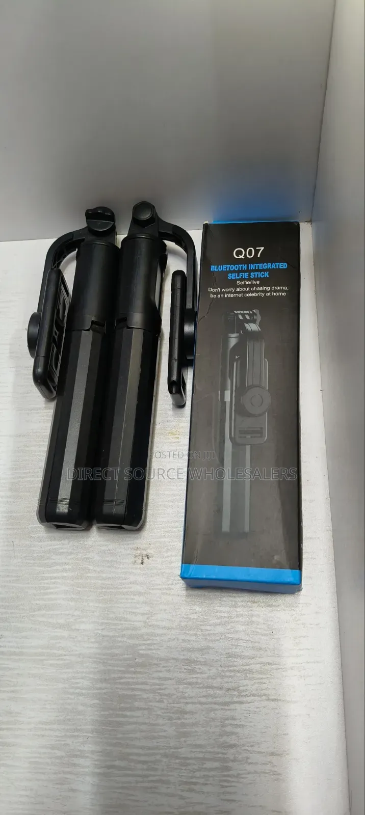 Q07 Selfie Stick Tripod With Bluetooth Remote – Adjustable