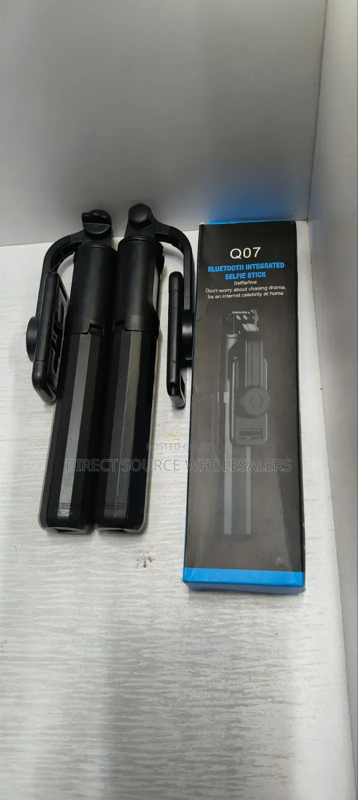 Q07 Selfie Stick Tripod With Bluetooth Remote – Adjustable